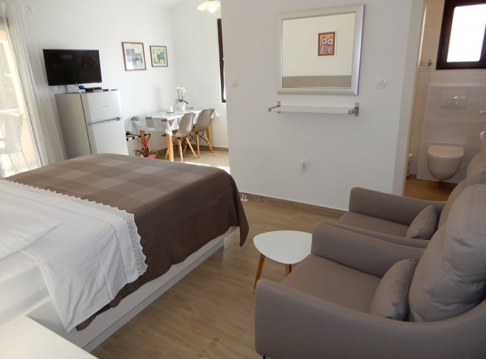 Studio (Studio Apartment with Balcony ( owner)