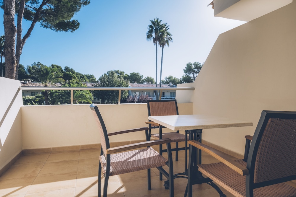 Family Room, Partial Sea View