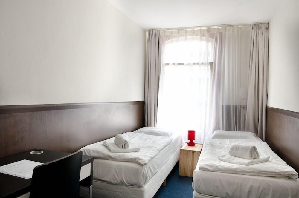 Standard Twin Room, 2 Twin Beds, Private Bathroom photo 1
