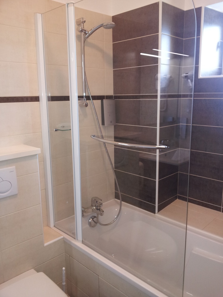 Double Room, Harbour View with Bath photo 3