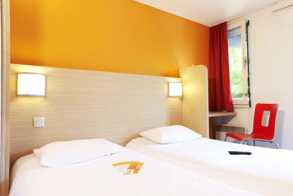Standard Room, 3 Twin Beds - Photo 4