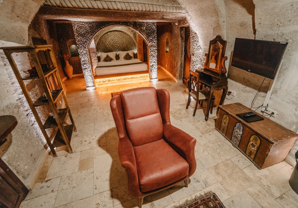 King Cave Suite photo 2