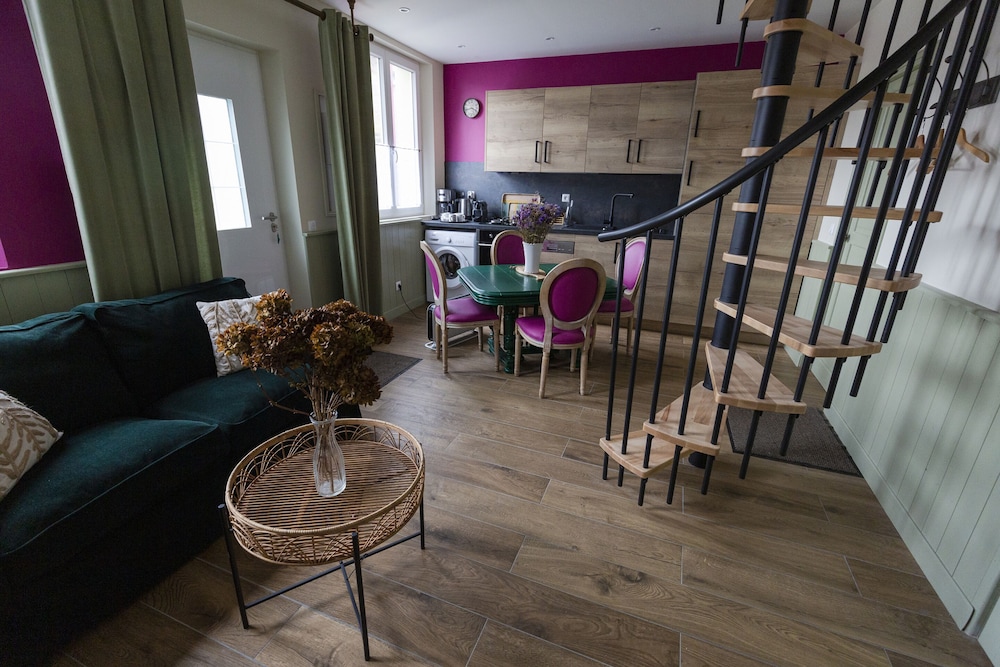 House, Ensuite photo 3