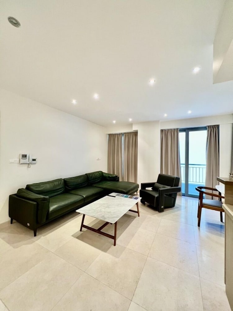 Luxury Apartment, 2 Bedrooms, Balcony