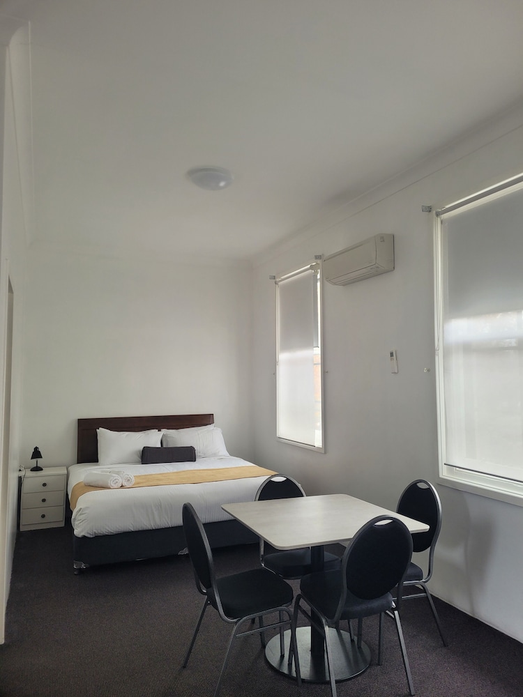 Family Room, 1 Bedroom photo 3