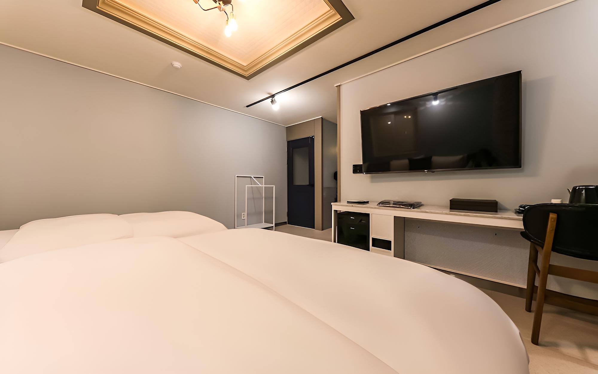 Room (Twin Room (1PC Netflix available Doub) - Photo 5