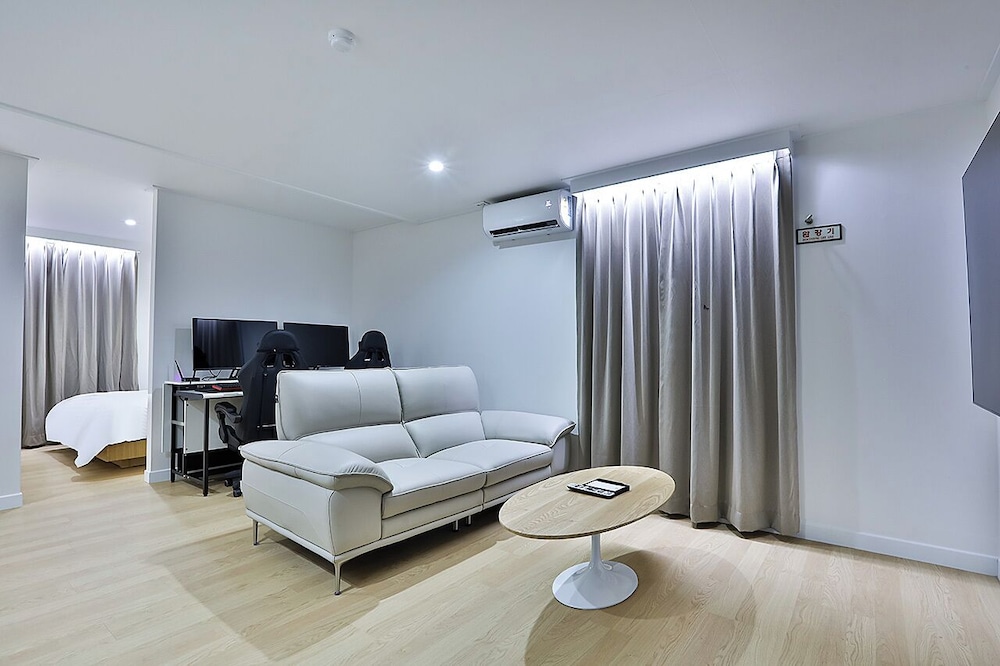 Family Studio Suite photo 2