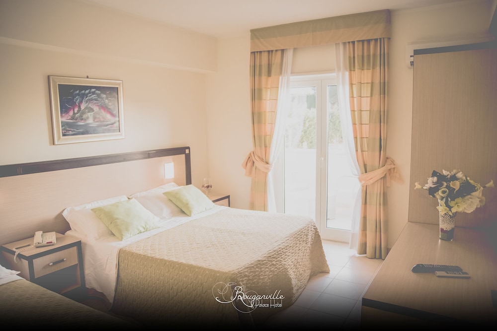 Classic Triple Room, Courtyard Area photo 3