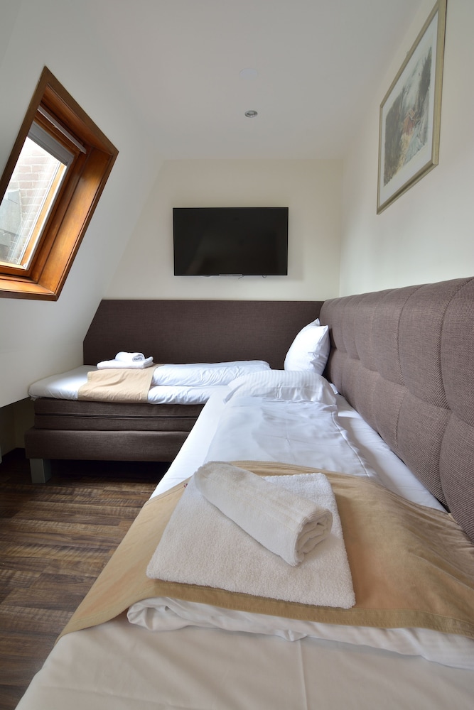 Deluxe Quadruple Room photo 2