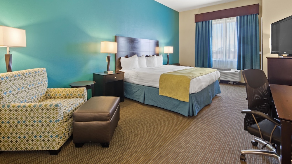 Standard Room, 1 King Bed, Non Smoking, Refrigerator & Microwave