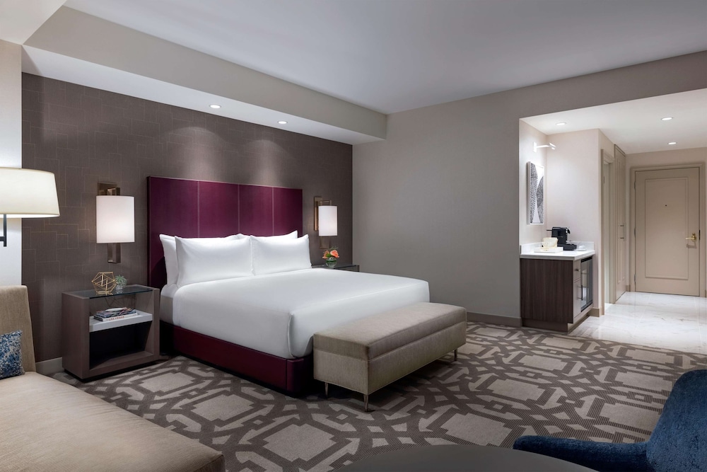 Superior Room, 1 King Bed (Strip View) - Photo 4