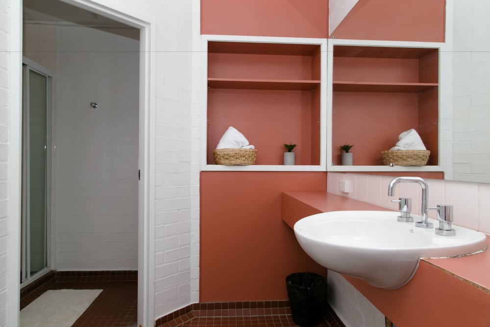Single Room in a Shared 7 – 9  Bed with Shared Bathroom photo 2
