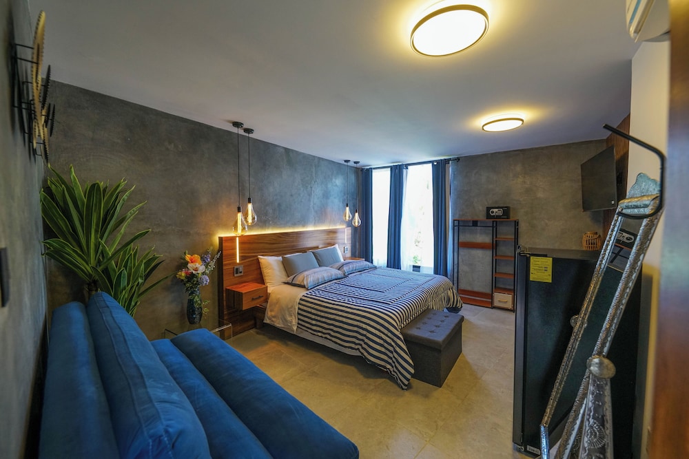 Deluxe Studio Suite