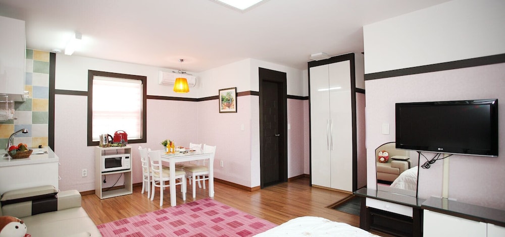 Studio, Kitchenette (102) photo 2
