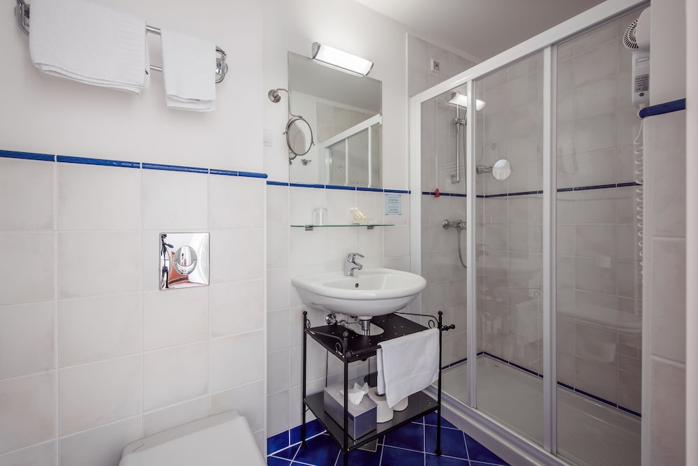 Double Room, Balcony, Lake View - Photo 3