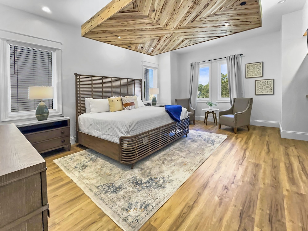 House, Multiple Bedrooms photo 1