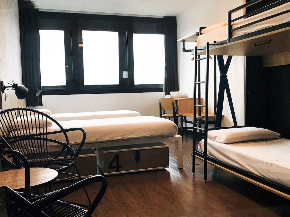 Private 4 bed Room photo 2