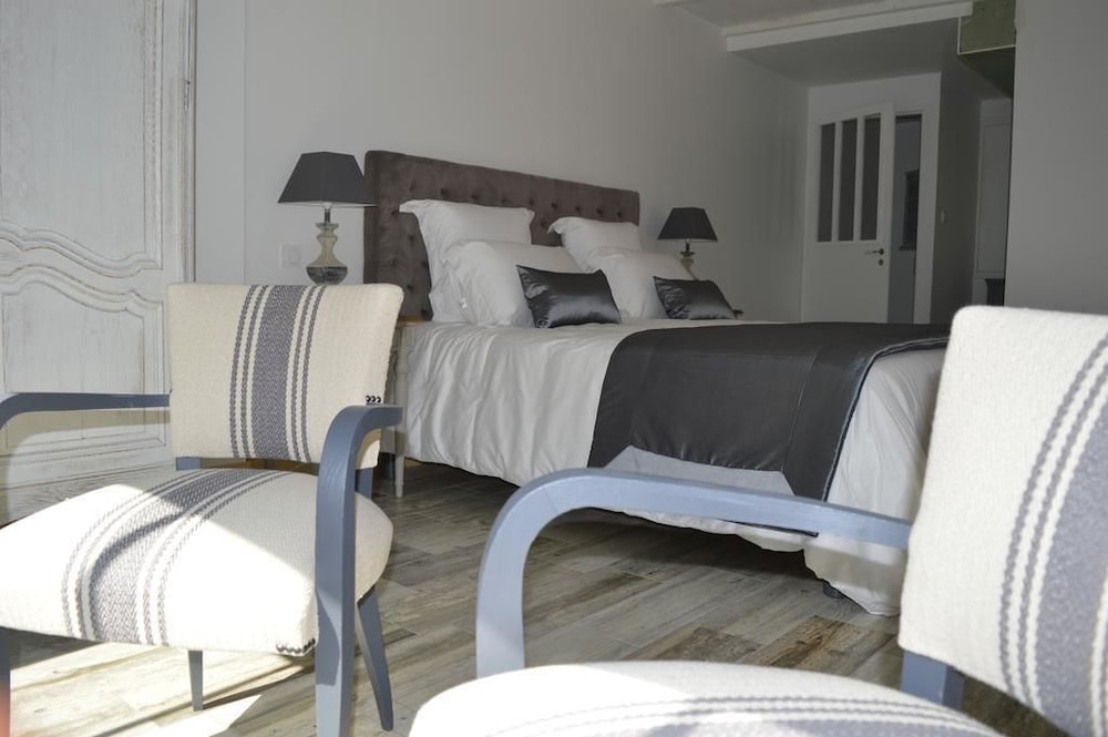 Luxury Suite, 1 King Bed, Patio