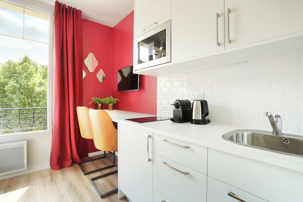 Medium Studio with Kitchen photo 2
