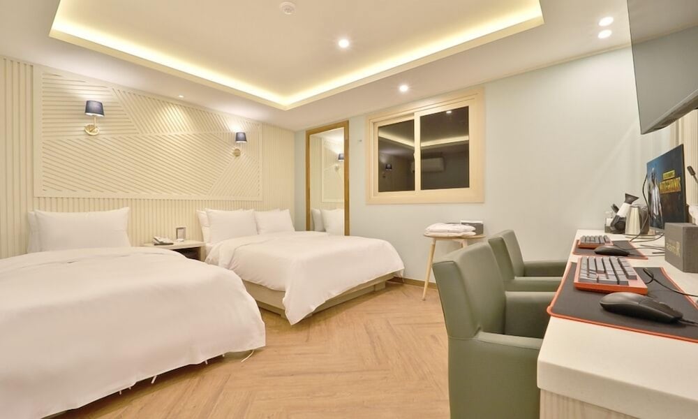 Twin Room (2PC R)