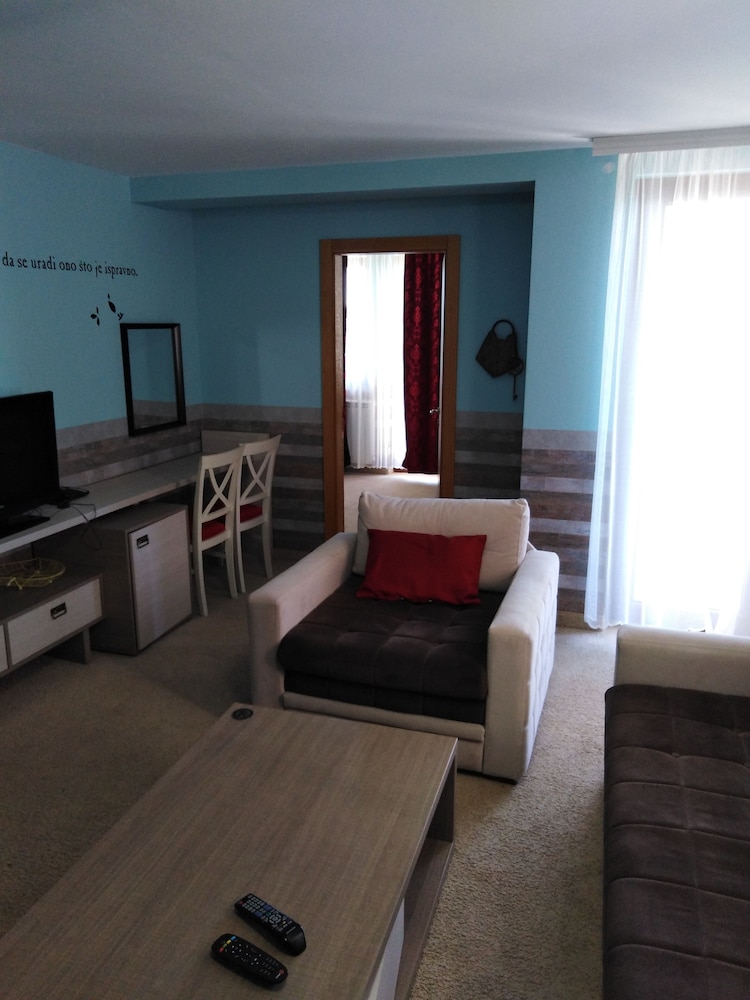 Deluxe Studio Suite
