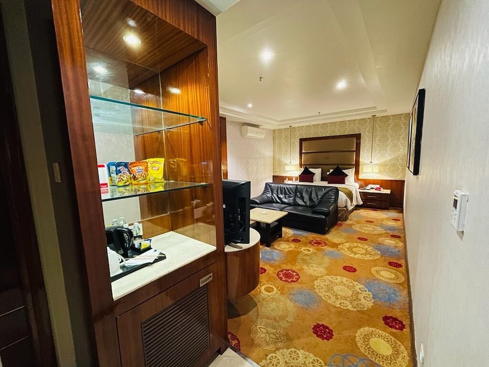 Junior Suite, 1 King Bed, Non Smoking - Photo 5