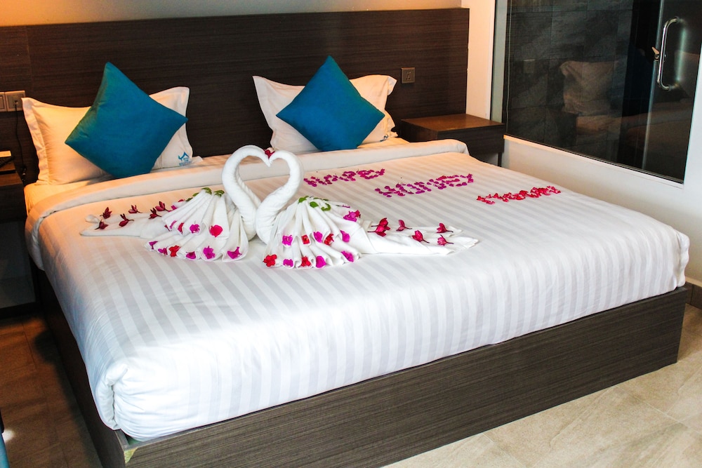 Superior Double Room, Pool View photo 3