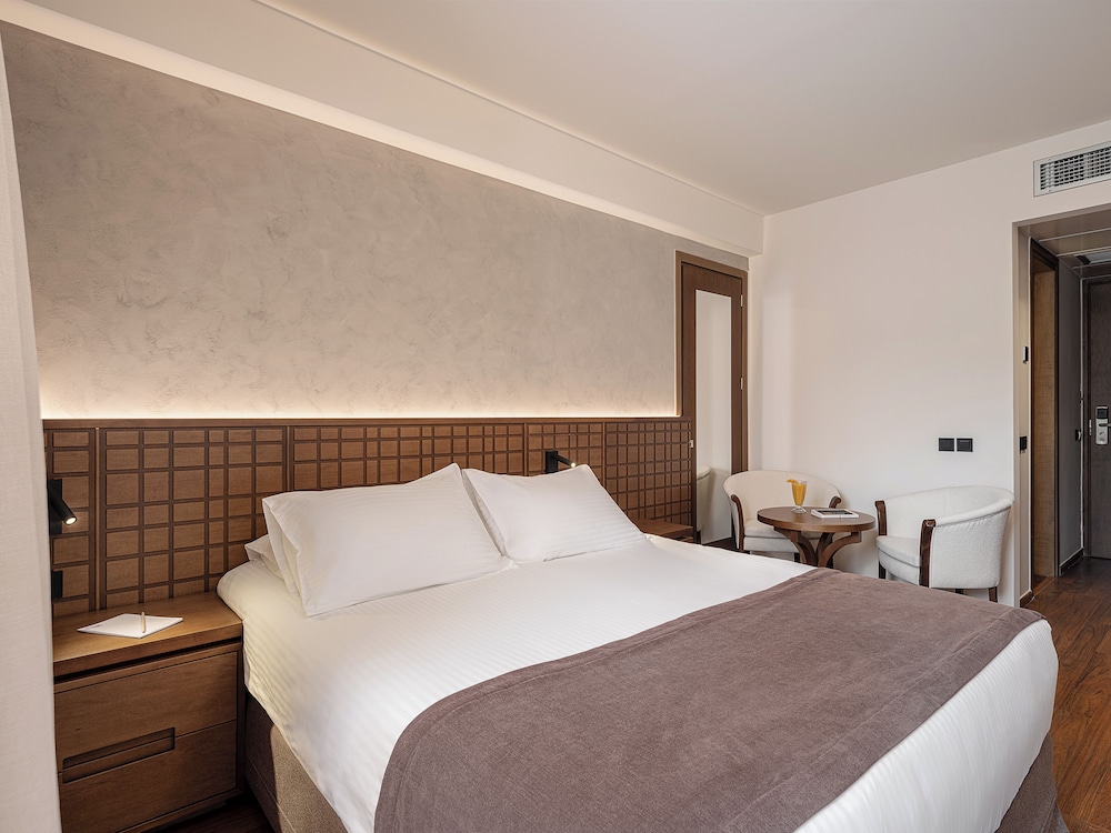 Superior Room, 2 Bedrooms, Connecting Rooms thumbnail 5