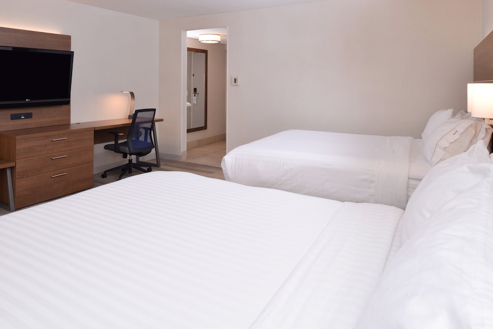 Premium Room, 2 Queen Beds, Balcony - Photo 3