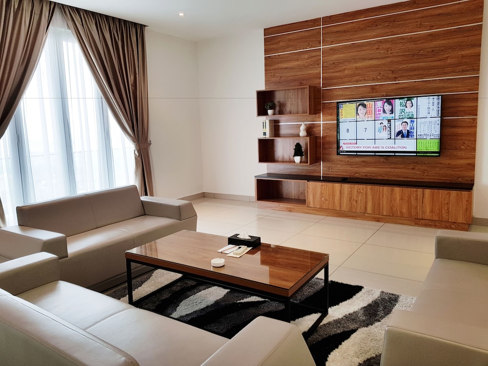 Executive Penthouse Apartment B
