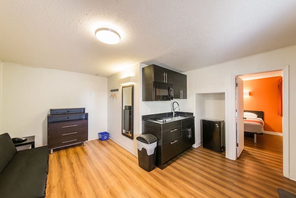 Deluxe Suite, 2 Queen Beds, Non Smoking, Kitchenette photo 3