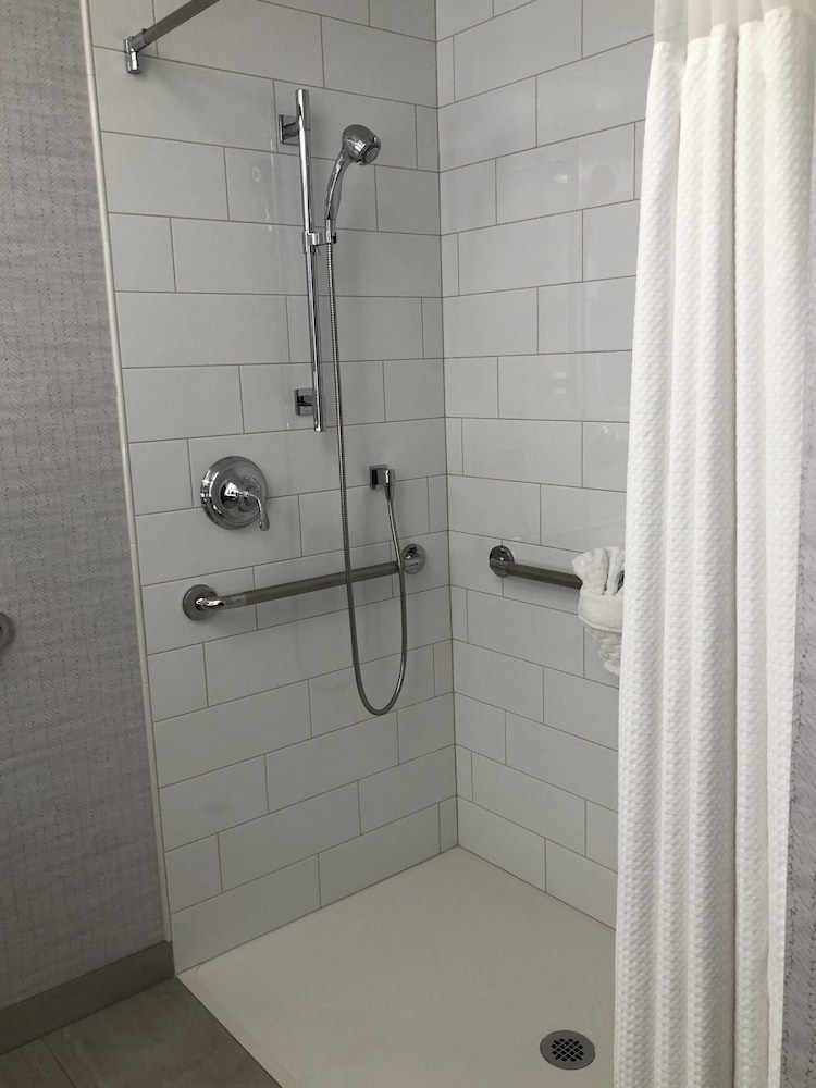 Suite, 1 King Bed, Non Smoking, Jetted Tub - Photo 7