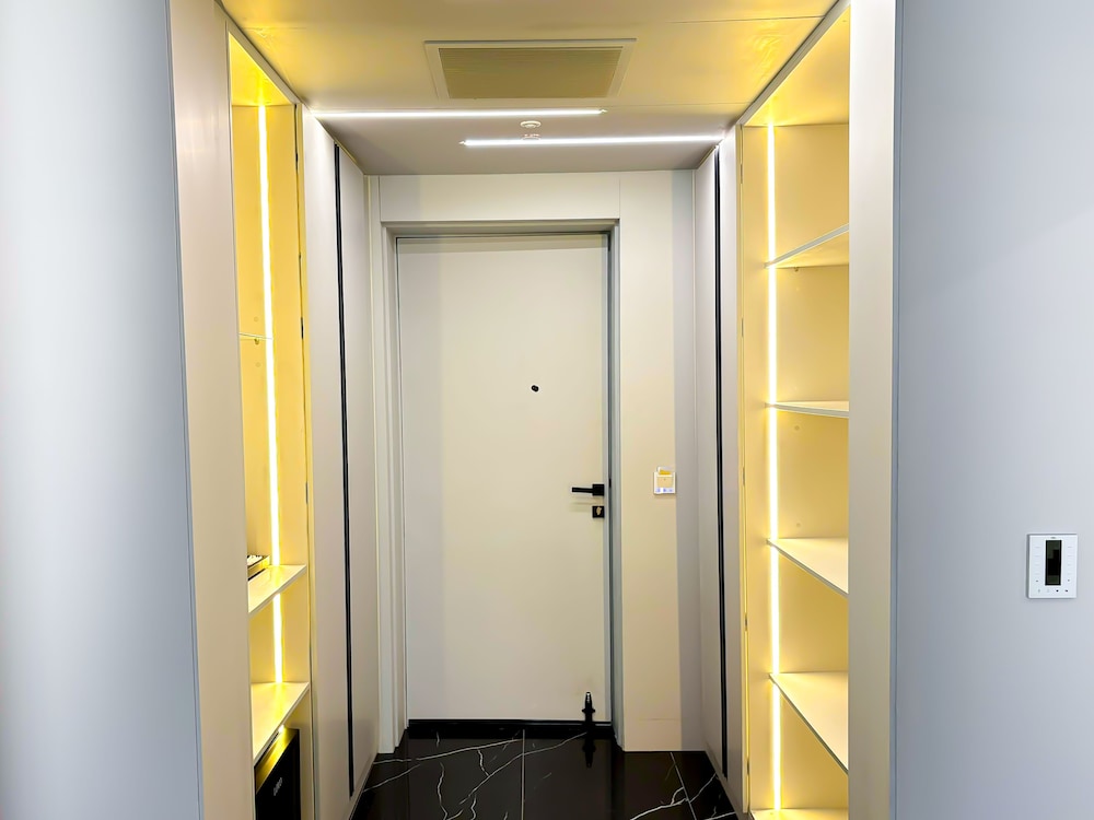 Grand Twin Room, City View (Deluxe  Smart) - Photo 2