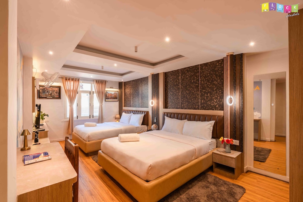 Executive Suite, 1 Bedroom - Photo 2
