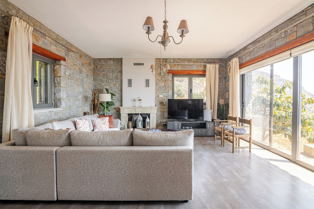 Classic Villa, Sea View
