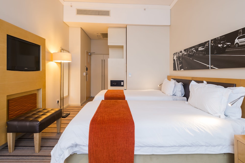 Room, 2 Twin Beds, City View