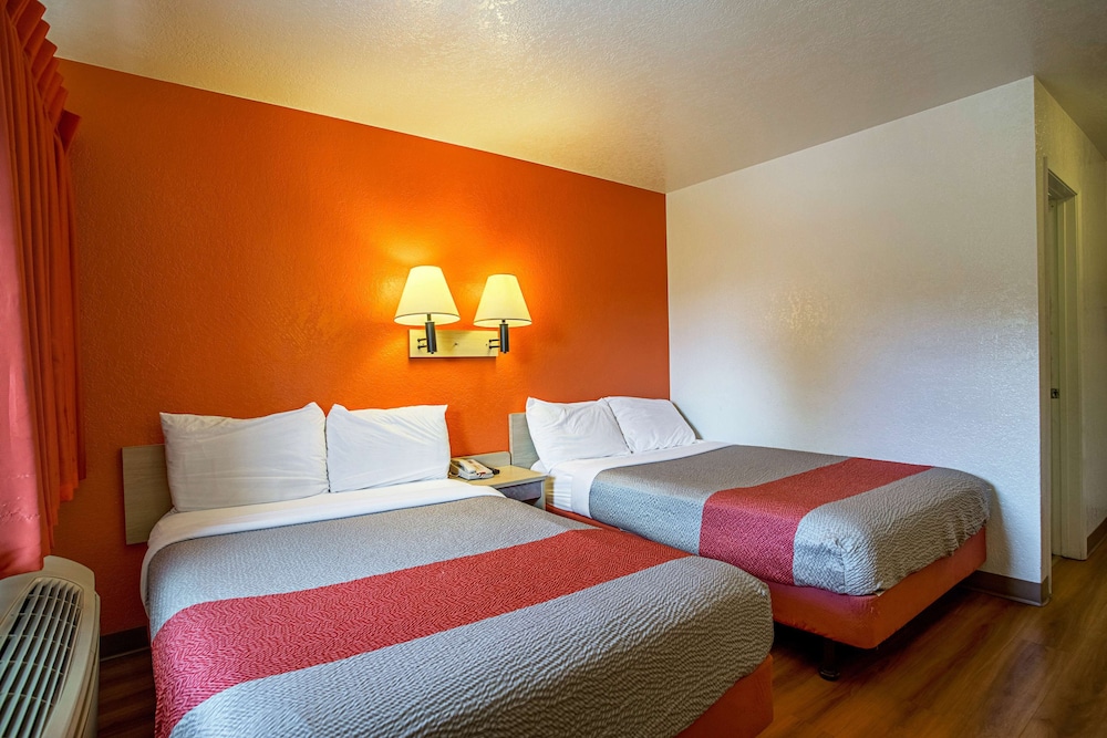 Deluxe Room, 2 Double Beds, Non Smoking, Refrigerator & Microwave photo 1