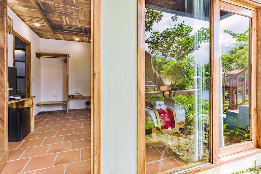 Superior Triple Room, Pool View - Photo 6