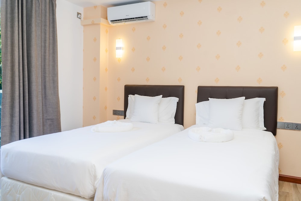 Deluxe Twin Room - Photo 10