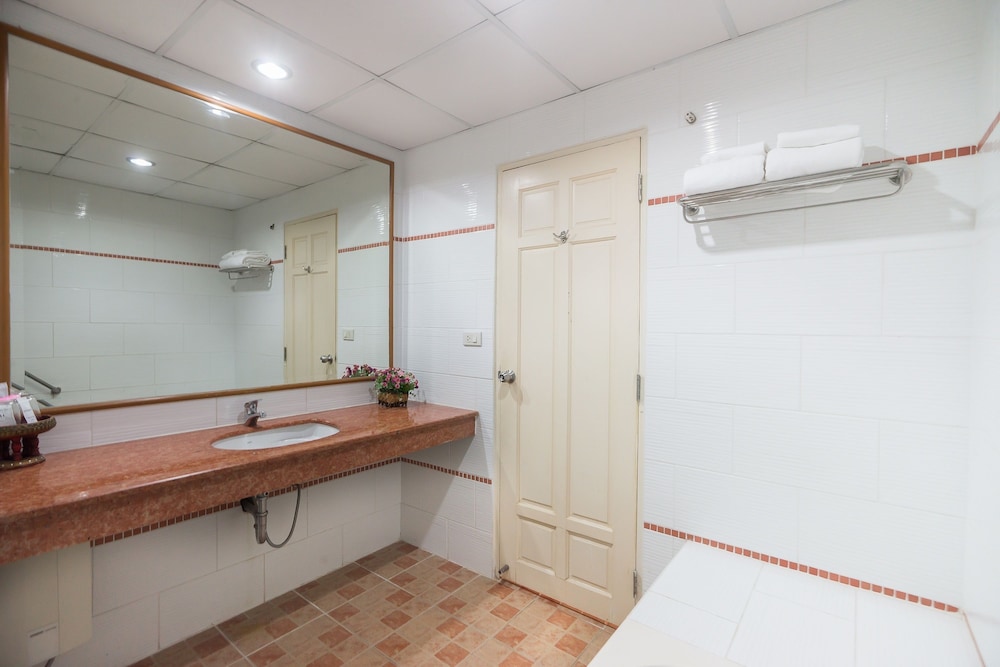 Deluxe Family Room-Pet Friendly - Photo 8
