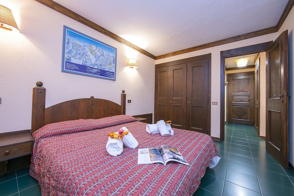 Family Apartment, 1 Bedroom, Mountainside (Grange Hike & Ski - 16d Sestriere) photo 1