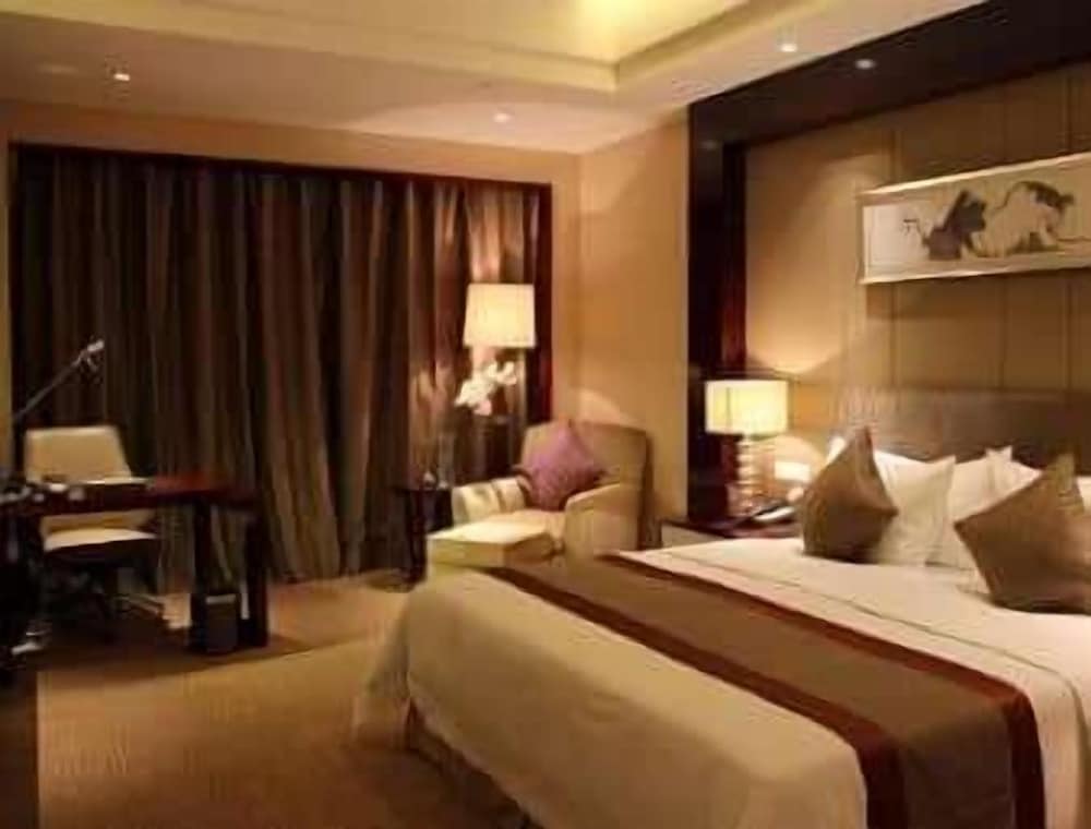 Club Room, 1 King Bed, Smoking photo 1