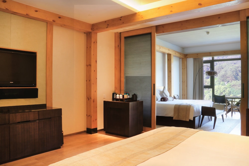 Classic with Multiple Beds (Non Smoking) photo 1