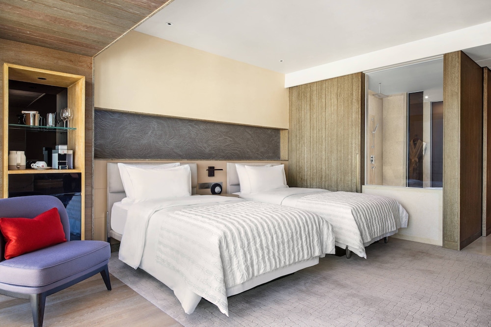 Room, 2 Twin Beds, City View