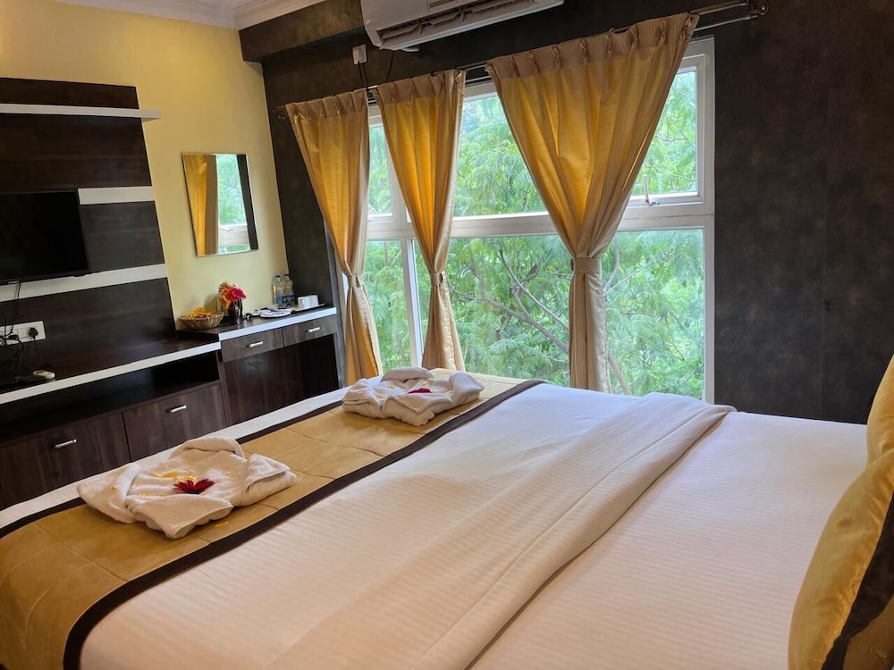 Superior Double Room, City View