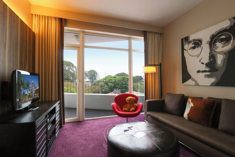 Roxstars Family Suite, Non Smoking, City View thumbnail 5