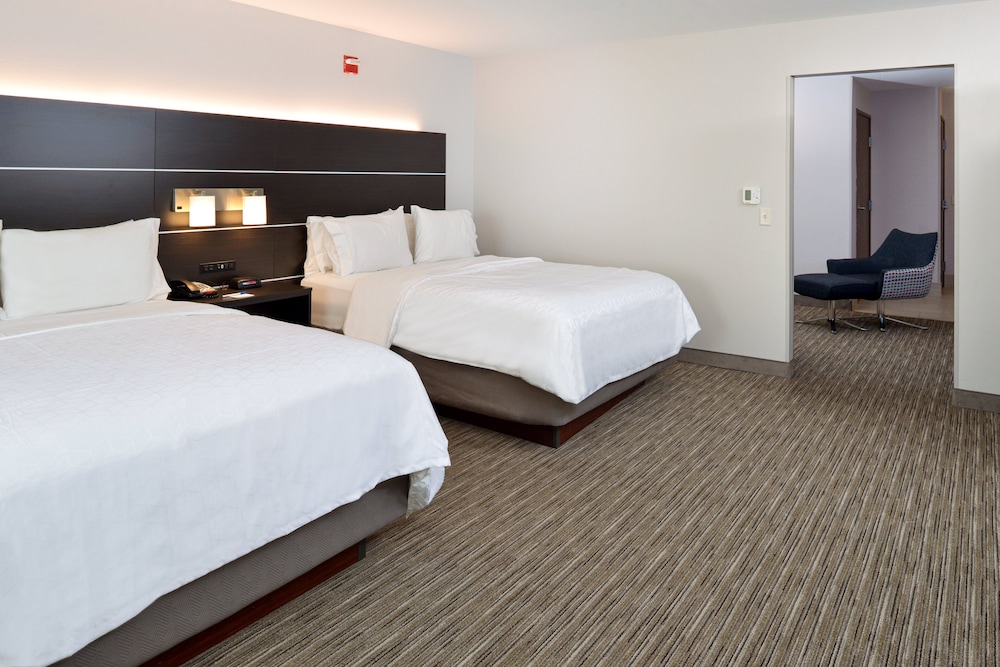 Suite, Multiple Beds - Photo 9