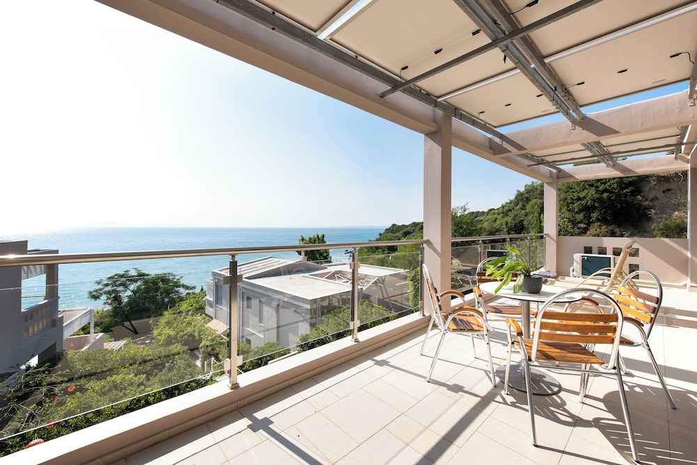 Junior Suite, 1 King Bed with Sofa bed, Sea View photo 3