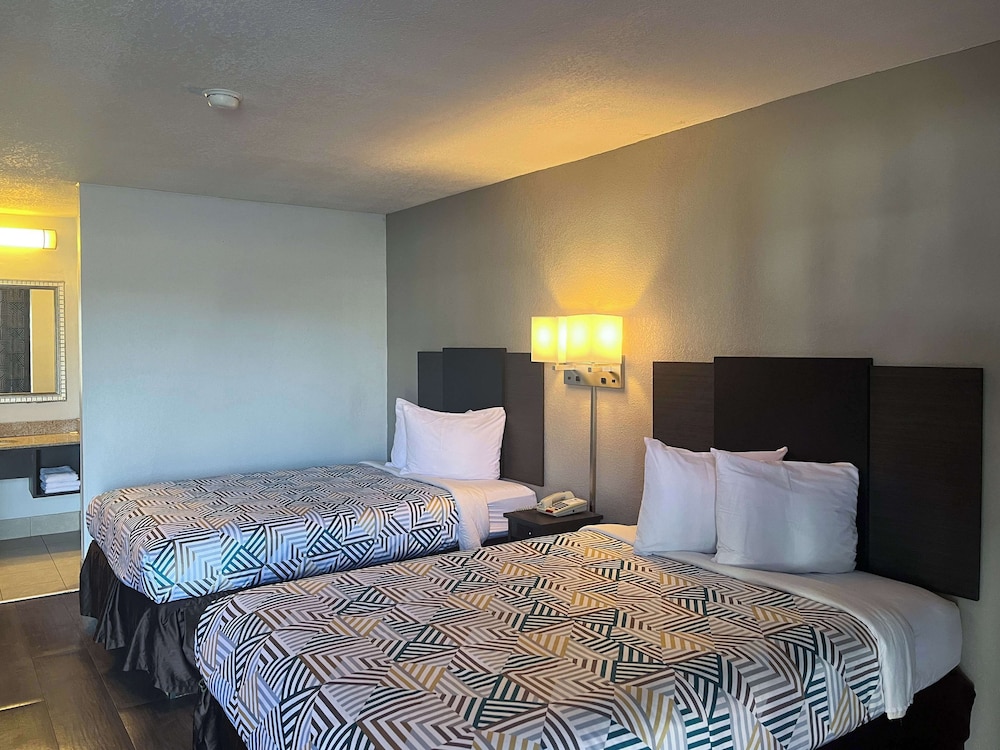 Standard Room, 2 Queen Beds, Non Smoking, Kitchenette