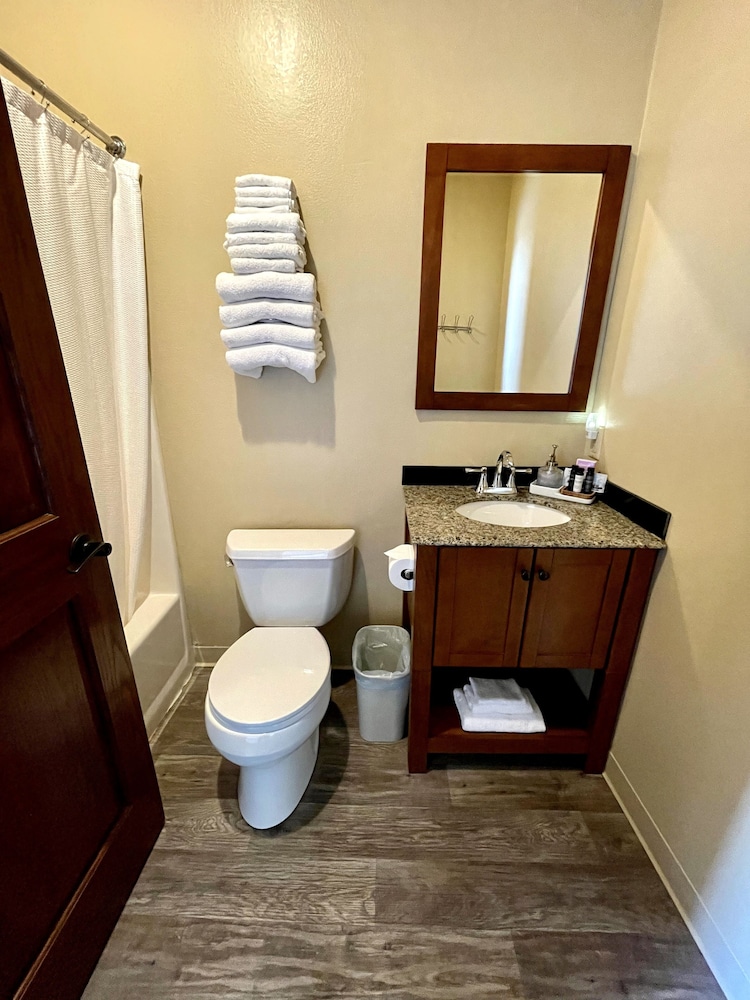 Double Room, 2 Queen Beds, Lake View, Lakeside photo 2